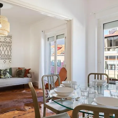 Charming 2 Bedroom With Balcony Lejlighed Lisboa