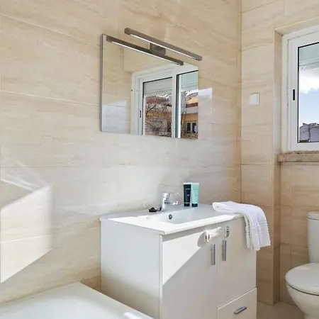 Charming 2 Bedroom With Balcony Apartman Lisboa