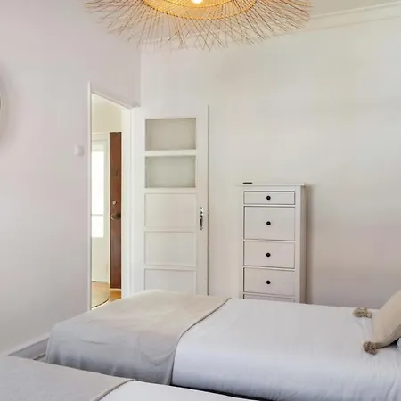 Charming 2 Bedroom With Balcony * Lisboa