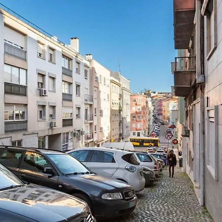 Charming 2 Bedroom With Balcony
