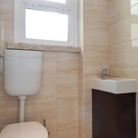 Charming 2 Bedroom With Balcony Apartman