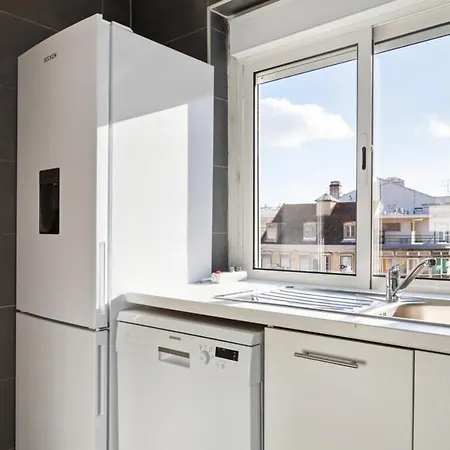 Apartman Charming 2 Bedroom With Balcony *