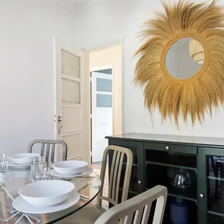 Lejlighed Charming 2 Bedroom With Balcony *